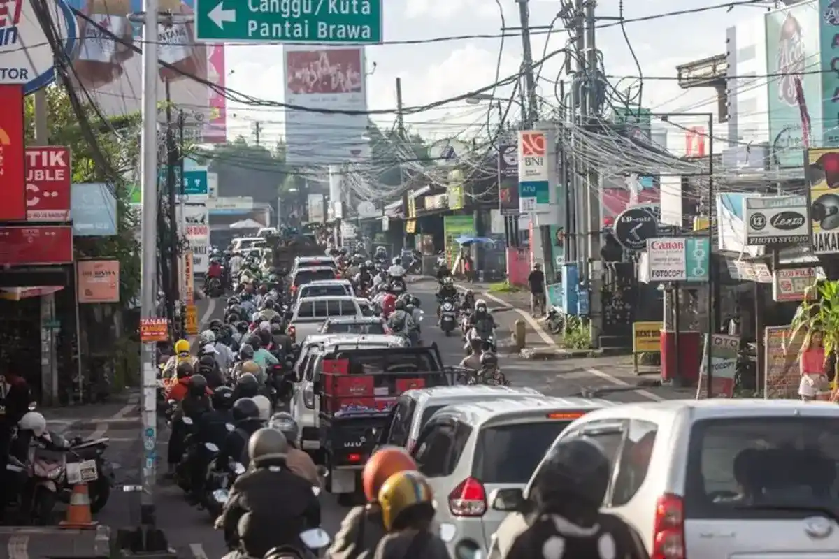 Stress-Free on Bali Roads: A Guide to Choosing Smart Transportation During Your Holiday
