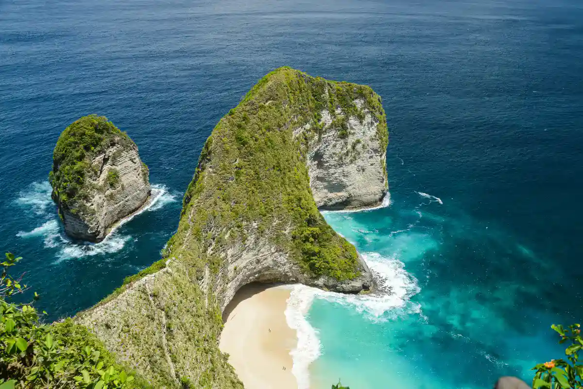 Nusa Penida Most Famous Instagram Spot:Mix Trip West & East