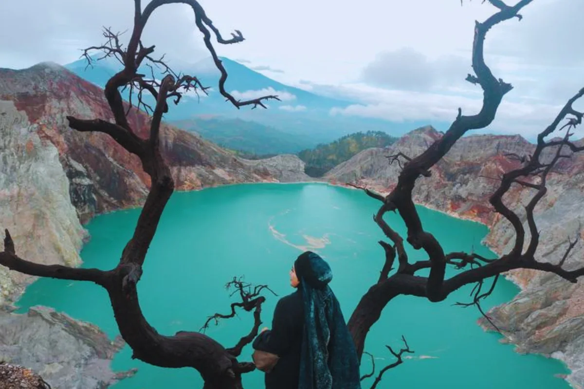Spectacular East Java Volcanoes: 3D2N Bromo Ijen Tour